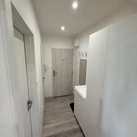 Modern Near Center With Easy Transport Access Appartamento Bratislava