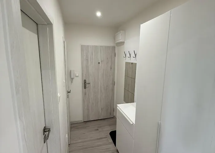 Modern Near Center With Easy Transport Access Апартаменты Братислава